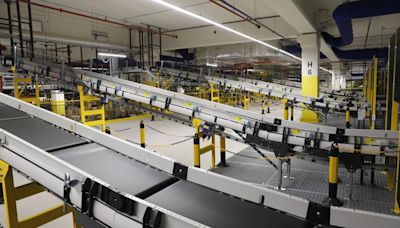 EN IMÁGENES: así es el gran centro logístico robotizado que Amazon abrirá en Bobes (Siero) el 2 de septiembre