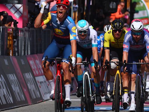 Milan gana al esprint la 4ª etapa del Giro, Pogacar sigue de rosa