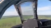 Guerra Rusia-Ucrania: un piloto ruso capturó el instante en que su avión es alcanzado por un misil y explota en llamas