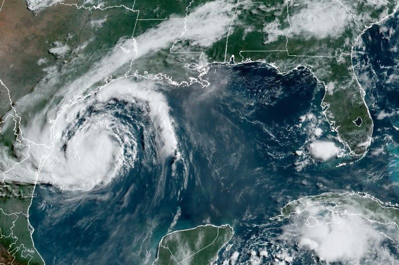 Beryl expected to hit Texas as hurricane