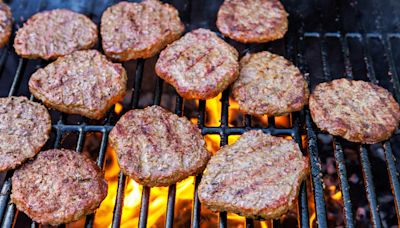 Should You Avoid Ordering A Burger At A Barbecue Restaurant? We Asked An Expert