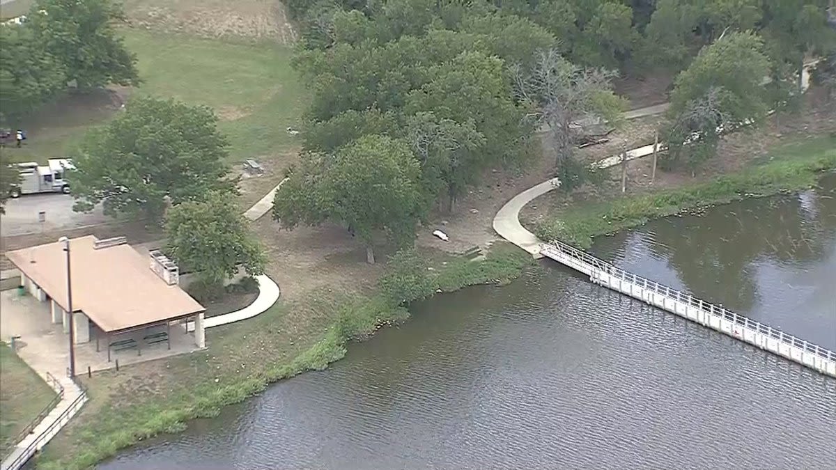 Fort Worth Fire recovering a body from Lake Como