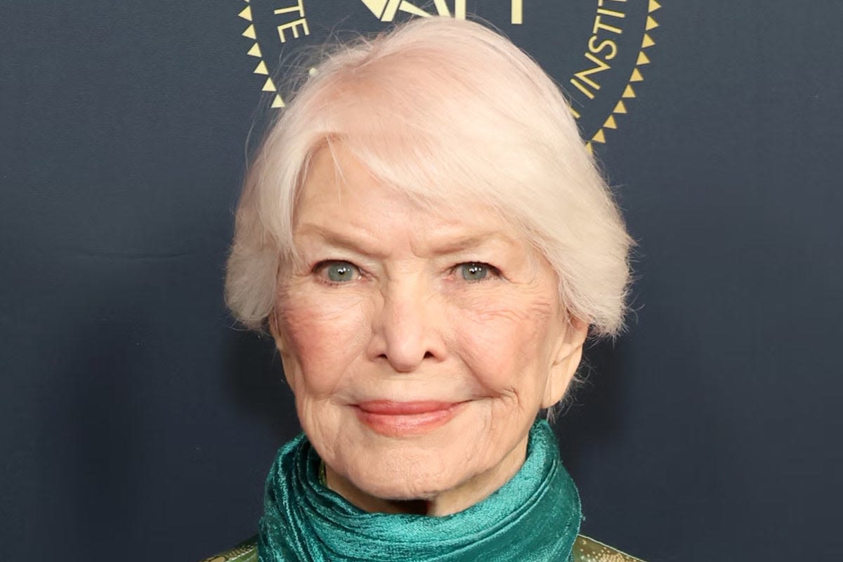 Ellen Burstyn ‘stunned’ to receive award celebrating Hollywood’s most successful women