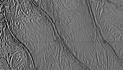 Luna de Saturno revela ‘rayas de tigre’ y océano subterráneo; analizan que exista vida