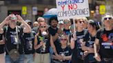 Unas 400 personas en la protesta de funcionarios prisiones en Barcelona: "Queremos volver vivos a casa"