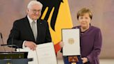 Pese a las críticas recibidas por la guerra de Ucrania, Merkel fue condecorada con la más alta distinción de Alemania