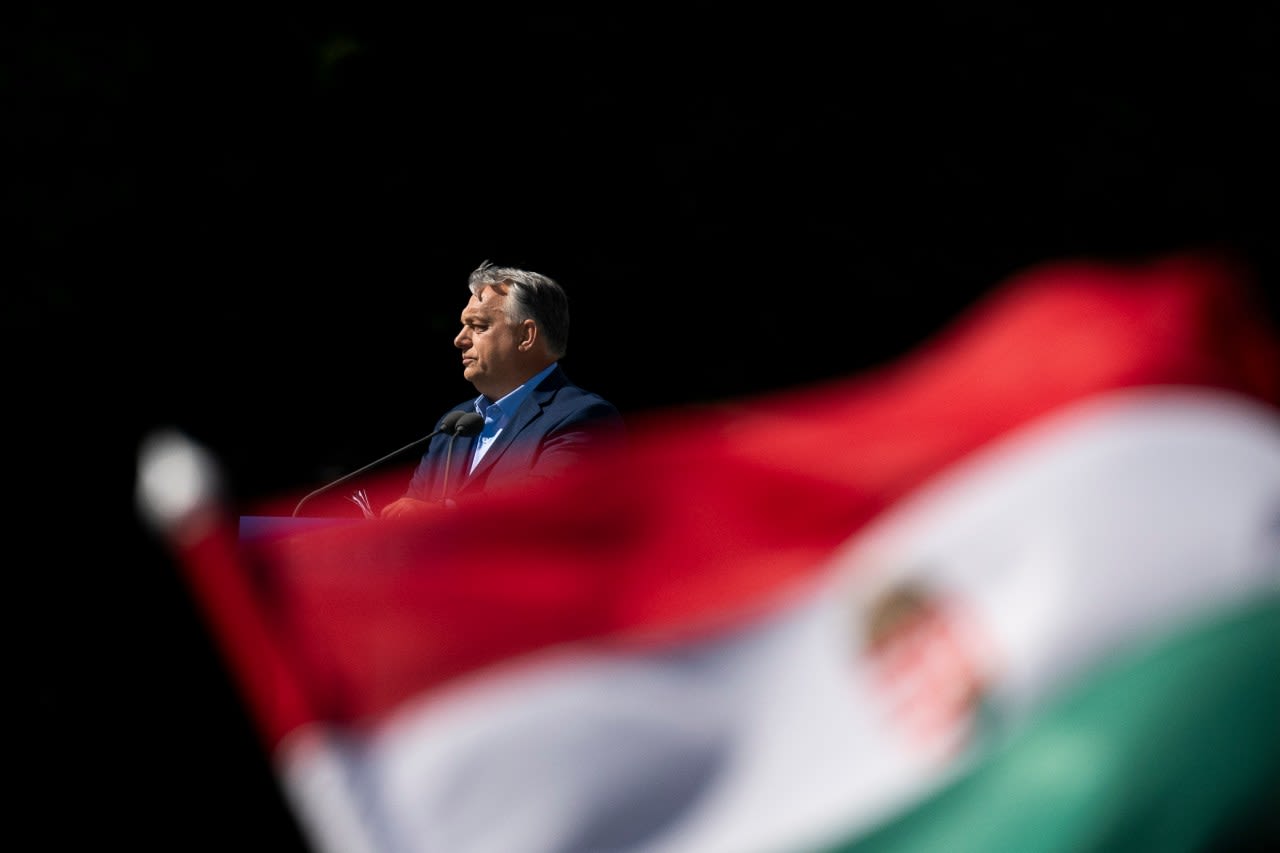 Orbán stages a ‘peace march’ in Hungary in a show of strength before European Parliament election