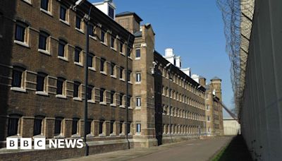 Wormwood Scrubs: Deputy governor denies illegal inmate check