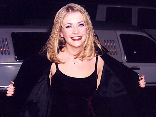 Melissa Joan Hart Is 48! Enjoy 10 Perfectly Magical '90s Photos of the 'Teenage Witch' in Her TV Heyday