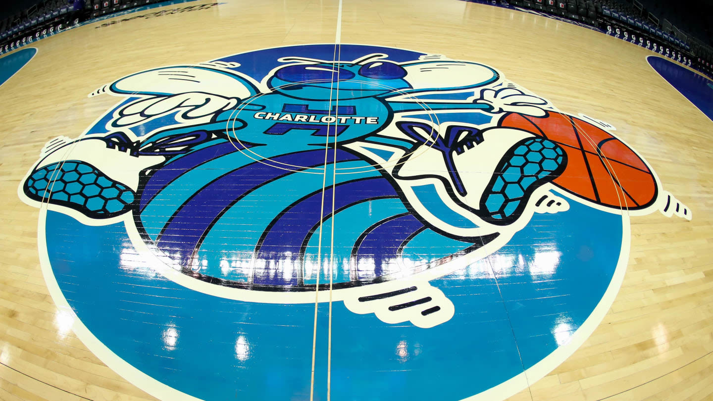BREAKING: Charlotte Hornets Reportedly Sign Elite 3-Point Shooter