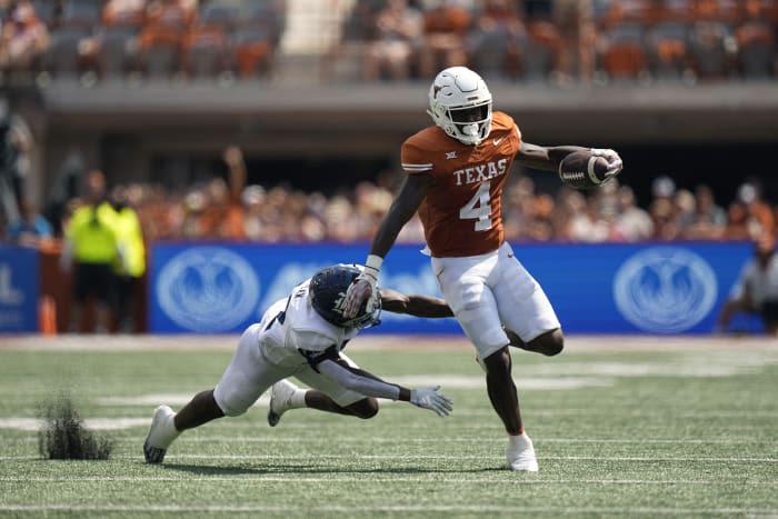 Texas running back CJ Baxter lost for season with training camp knee injury that requires surgery