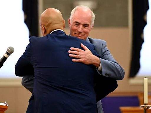 Sen. Bob Casey gets a Pa. campaign boost from ‘Jersey jealous’ Cory Booker