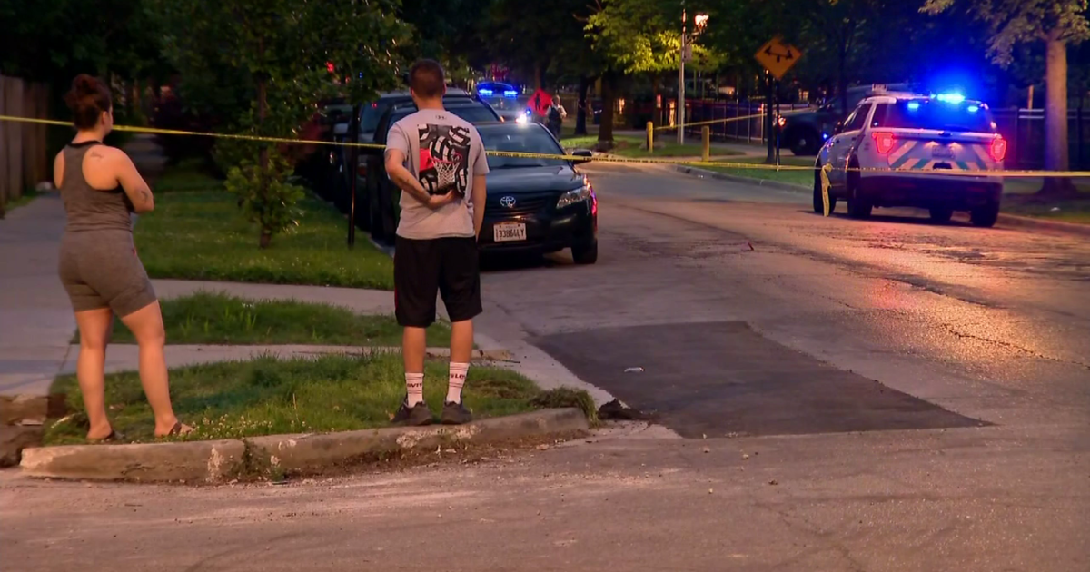 Woman shot, wounded in park in Chicago's Rogers Park community