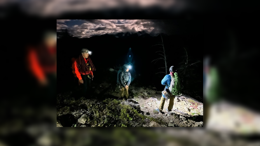 8 people stranded in Goat Wall, saved by Okanogan Search and Rescue | FOX 28 Spokane