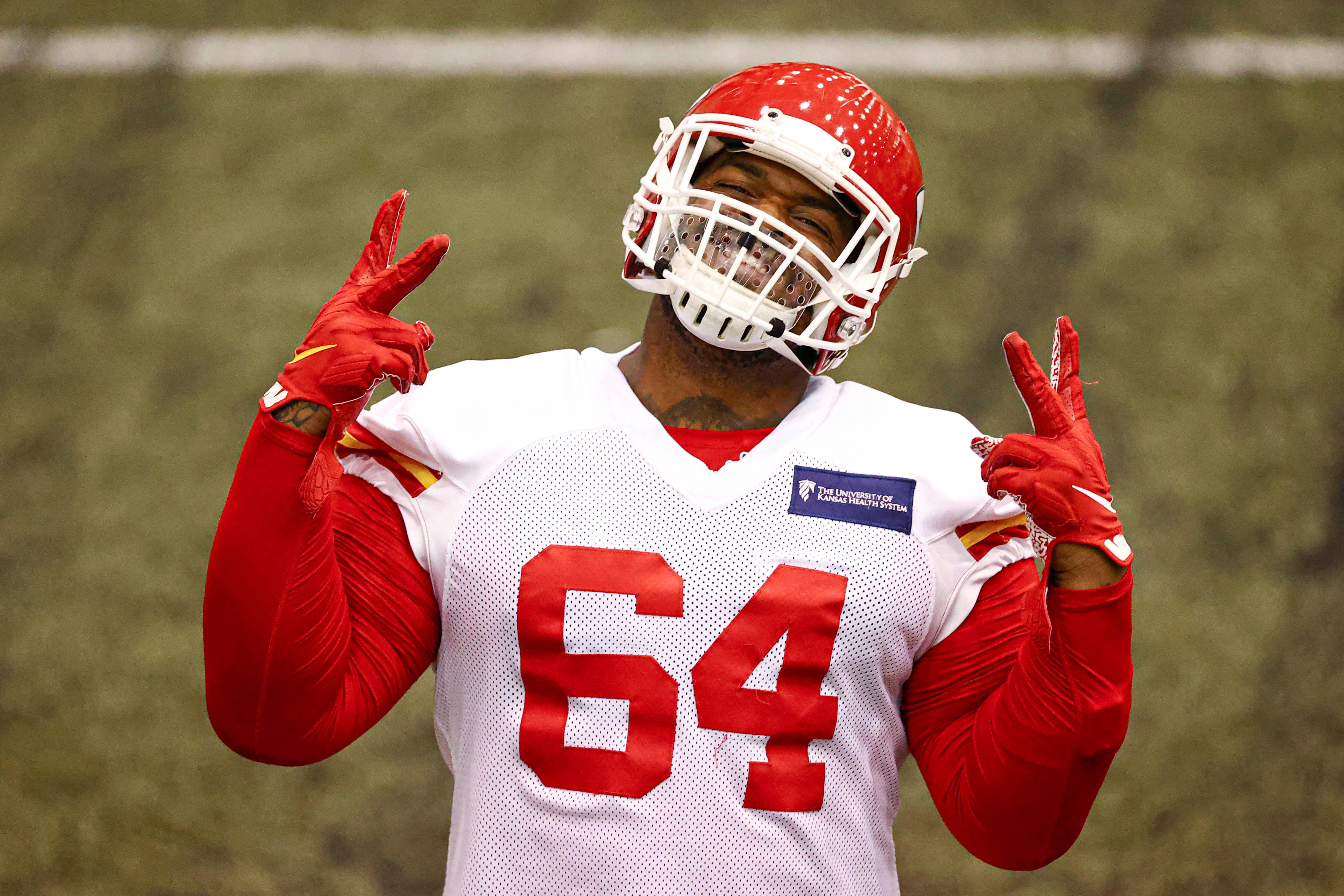 Veteran defensive lineman praises the Chiefs interior offensive line