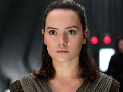 Star Wars' Daisy Ridley Meets Rey at Disneyland