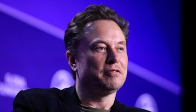 Elon Musk says WhatsApp stealing your data, CEO replies ‘not correct’