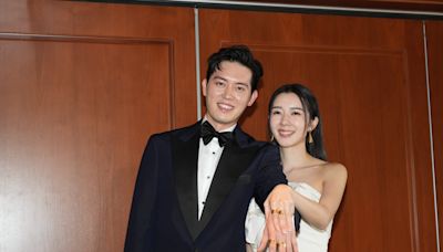 麥明詩盛勁為次場婚禮宴丨MMC典雅短袖婚紗清新脫俗 回禮充滿香港味道超有心思