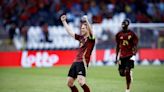 De Bruyne festeja sus 100 partidos con Bélgica anotando