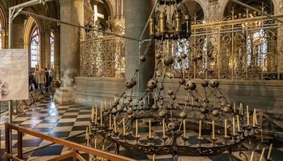 Notre Dame Preservationists Protest ‘Erasure’ of ‘Crown of Light’ Chandelier