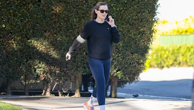 Jennifer Garner Keeps Wearing These Brooks Sneakers