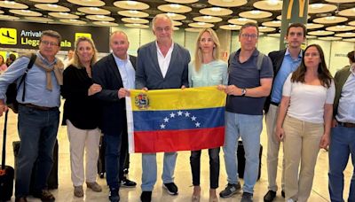 Parlamentarios del PP expulsados de Venezuela llegan a Barajas: "Es tremendamente grave que Zapatero sea cómplice"