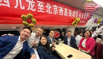 林世雄與議員動臥列車餐卡用膳 讚食物質素高於期望 - RTHK