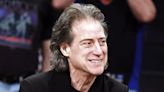 Murió Richard Lewis, un campeón de la comedia neurótica y autocrítica