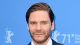 Daniel Brühl dreht Film über Tennislegende Gottfried von Cramm