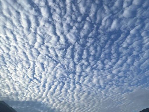 南投天空好有戲 地震雲、日暈接力登場