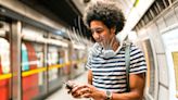 UK student creates neck-worn air filter for underground train users