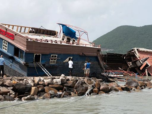 El huracán Beryl dejó al menos 6 muertos, destrucción y un alarmante precedente a su paso por el Caribe