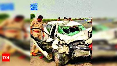 Three Family Members Killed in SUV-Car Collision on Agra-Lucknow Expressway | Agra News - Times of India