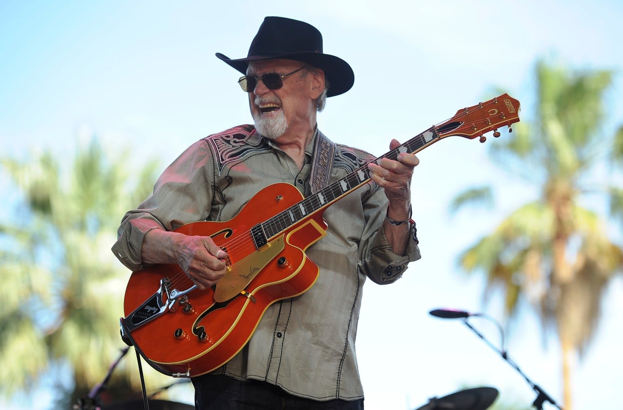 Duane Eddy, twangy guitar hero of early rock, dies at Franklin hospital at age 86