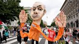 Gaza war protesters hold a 'die-in' near the White House as Netanyahu meets with Biden, Harris