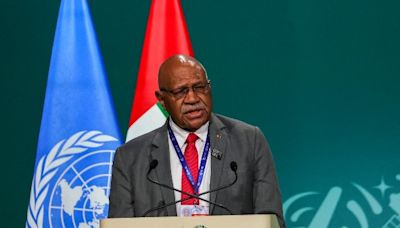斐濟總理國際鉛球比賽拎銅牌