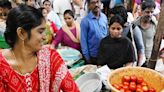Rythu bazaars in Visakhapatnam witness heavy rush for subsidised tomatoes