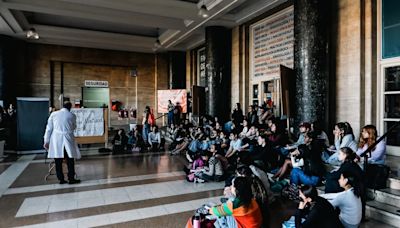 Docentes de la Universidad de San Andrés y Torcuato Di Tella apoyaron la marcha en defensa de la educación pública