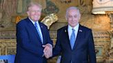 Así ha sido el encuentro entre Trump y Netanyahu: complicidad, bromas y una fotografía de una menor retenida por Hamás