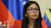 Vicepresidenta de Venezuela herida tras caerle encima un árbol