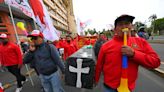 "Sube todo": Cientos protestan en Ecuador contra el alza del precio de la gasolina