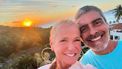 Xuxa faz homenagem no aniversário de 61 anos de Junno Andrade: 'Meu velho gostoso'