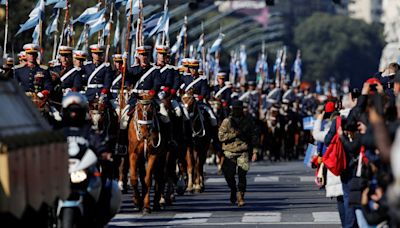 "Somos todos iguales, todos de Argentina": así se vivió el desfile militar por el 9 de Julio