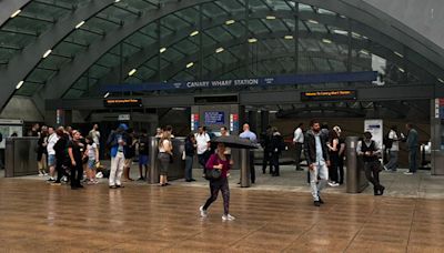 Panic at major London Underground station as police shout ‘get out quick’