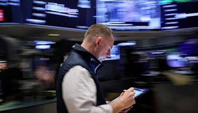 Wall Street opens lower as selloff resumes