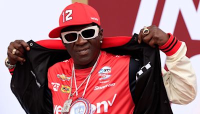 Flavor Flav tries to save Red Lobster by ordering everything on the menu