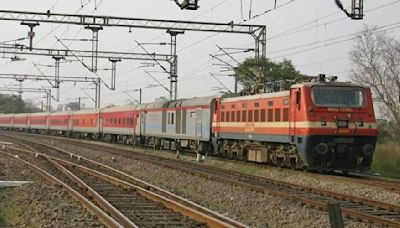 Mumbai: CSMT-Howrah Duronto Express Faces Multiple Delays Due To Locomotive Failures; Impact On Central Railway Local Trains