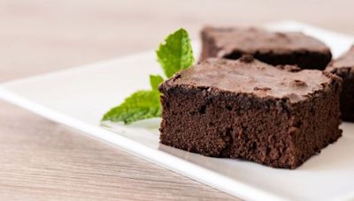 El brownie exquisito que se prepara con tres ingredientes supersaludables: el paso a paso de la receta