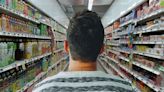 Cómo los supermercados están cambiando sus marcas para hacerte creer que son más baratos - La Tercera