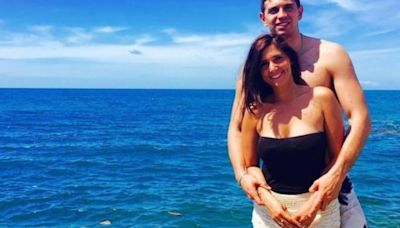 La escapada romántica del Dibu Martínez con su esposa a una playa paradisíaca